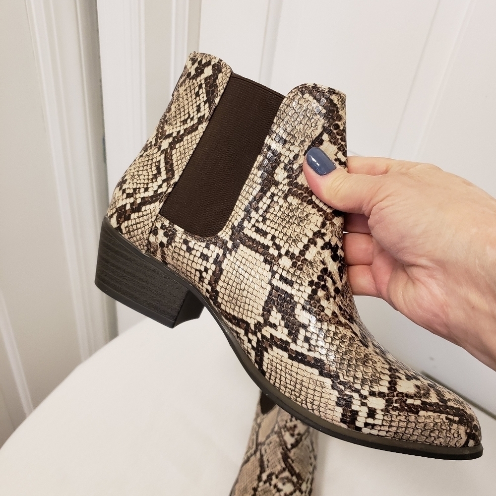 ESPRIT Snakeprint Brown & Cream Colored Booties Size 7.5M, Chic, Stylish - Picture 13 of 15